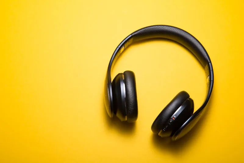 Cele mai bune casti bluetooth sub 200 lei 2026