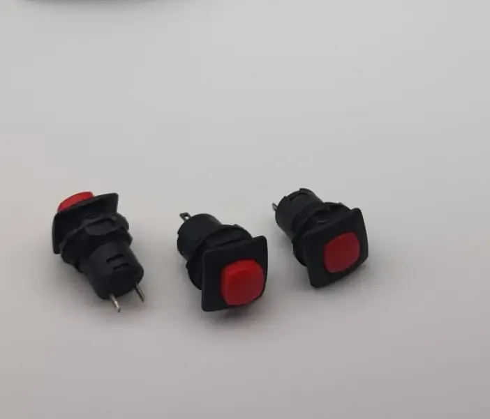 Push Buton cu retinere "NO" patrat plastic 15x15x30mm 1A/250V