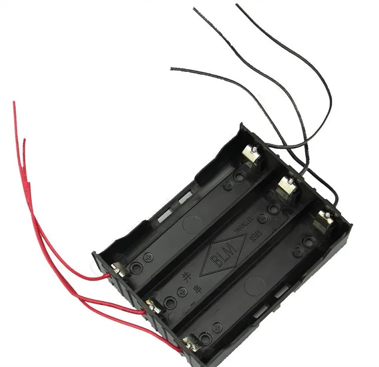 Carcasa 3x 18650 cu fire pentru fiecare slot in parte permite conectare in serie sau paralel